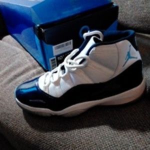 Jordan 11 Sneakers University Blue